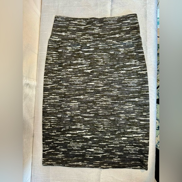 LuLaRoe Dresses & Skirts - Lularoe Cassie Pencil Skirt